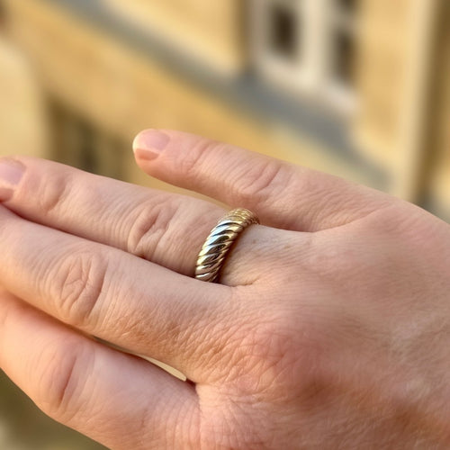 Bague Jonc BOUCHERON en or blanc